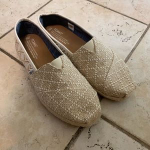 Like New TOMS shoes